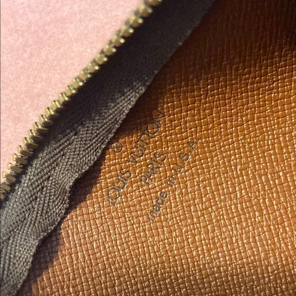 Louis Vuitton Brown Monogram Key & Card Holder - Picture 5 of 10